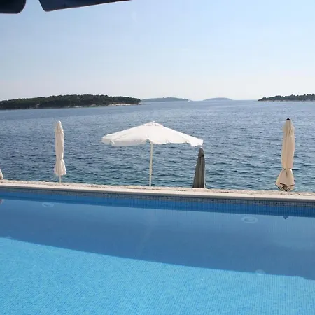 公寓 Family Friendly With A Swimming Pool - 4167